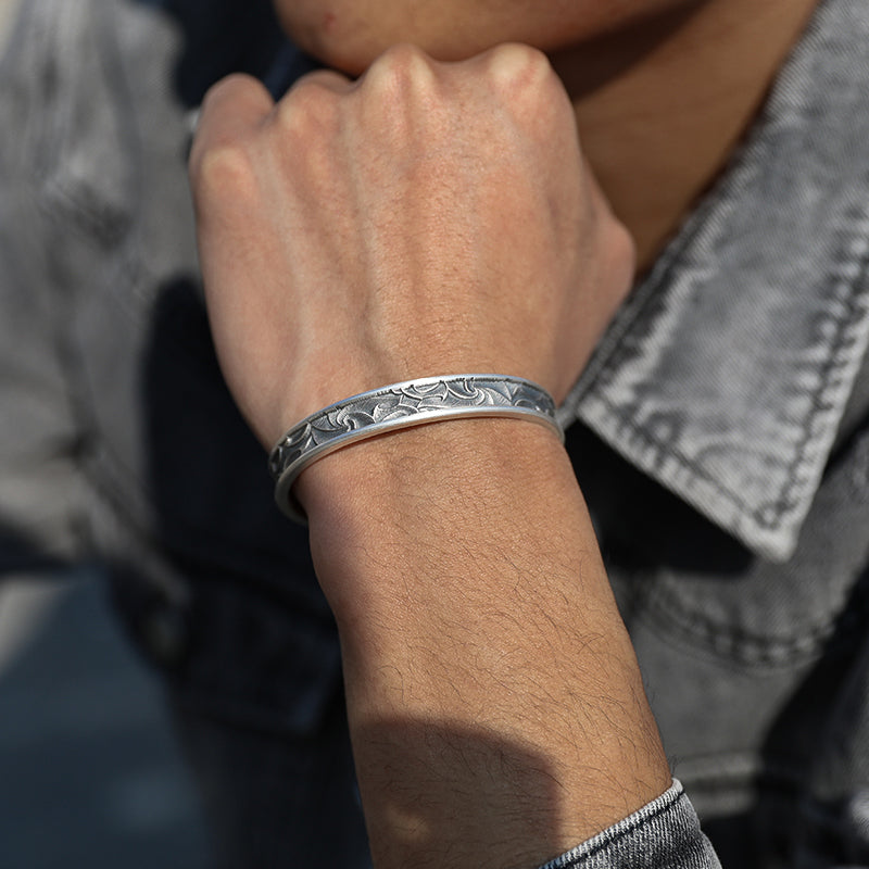 Crescimento Cuff Bracelet